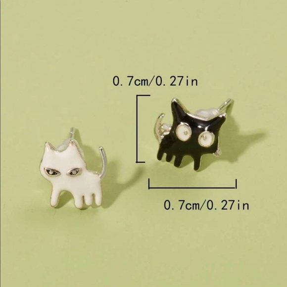 Kawaii Cartoon Cat Studs - Picture 5 of 10